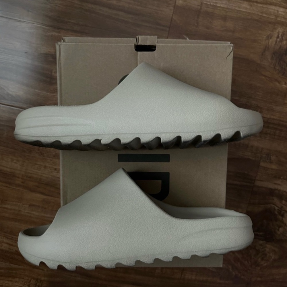 yeezy slides tan